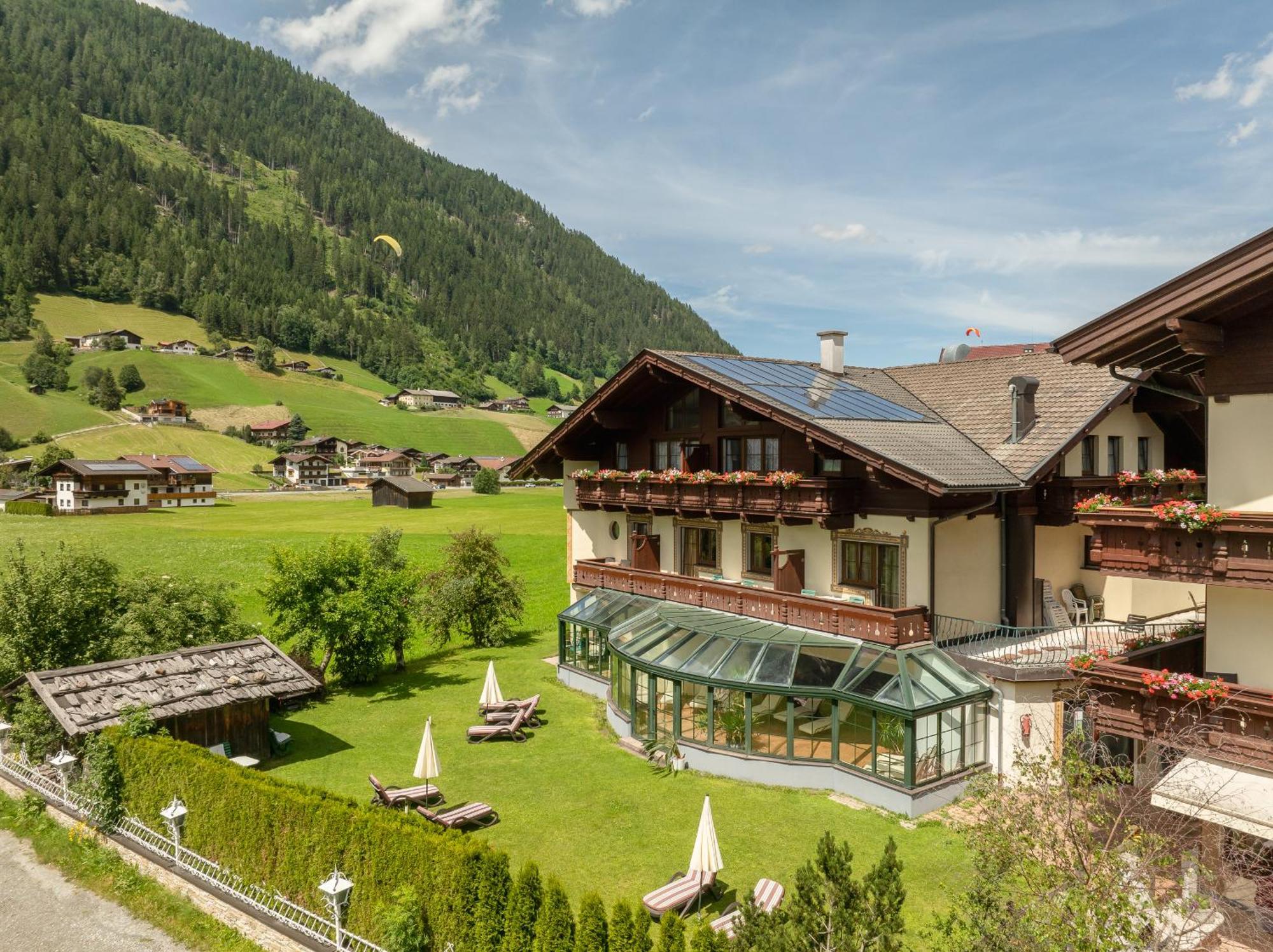 Hotel Berghof Нойщифт им Щубайтал Екстериор снимка