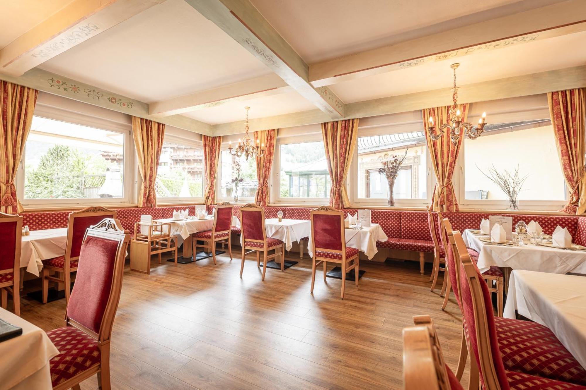 Hotel Berghof Нойщифт им Щубайтал Екстериор снимка