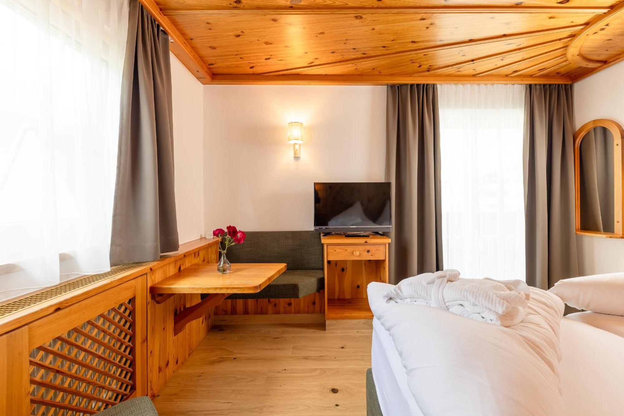 Hotel Berghof Нойщифт им Щубайтал Екстериор снимка