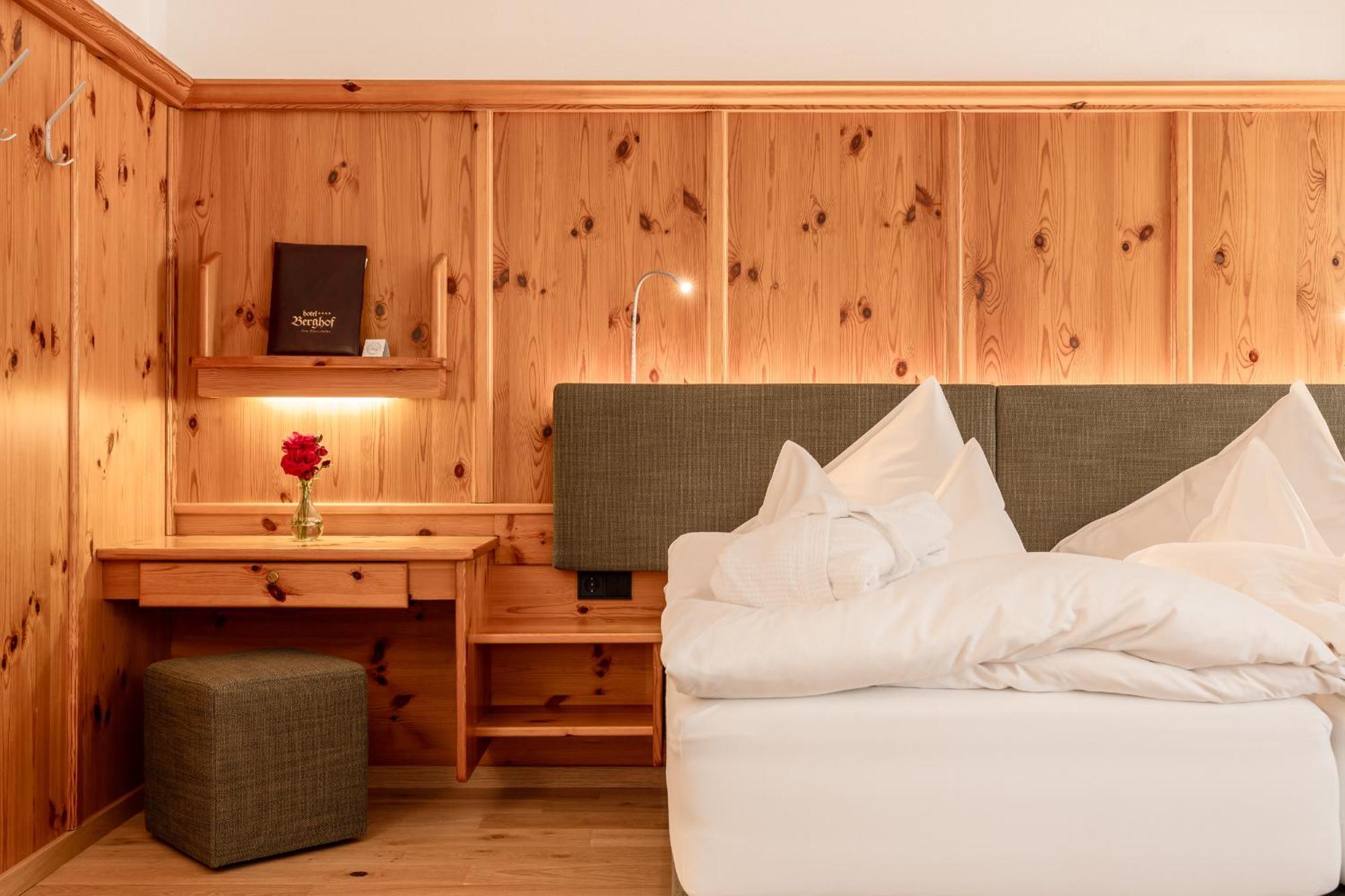 Hotel Berghof Нойщифт им Щубайтал Екстериор снимка
