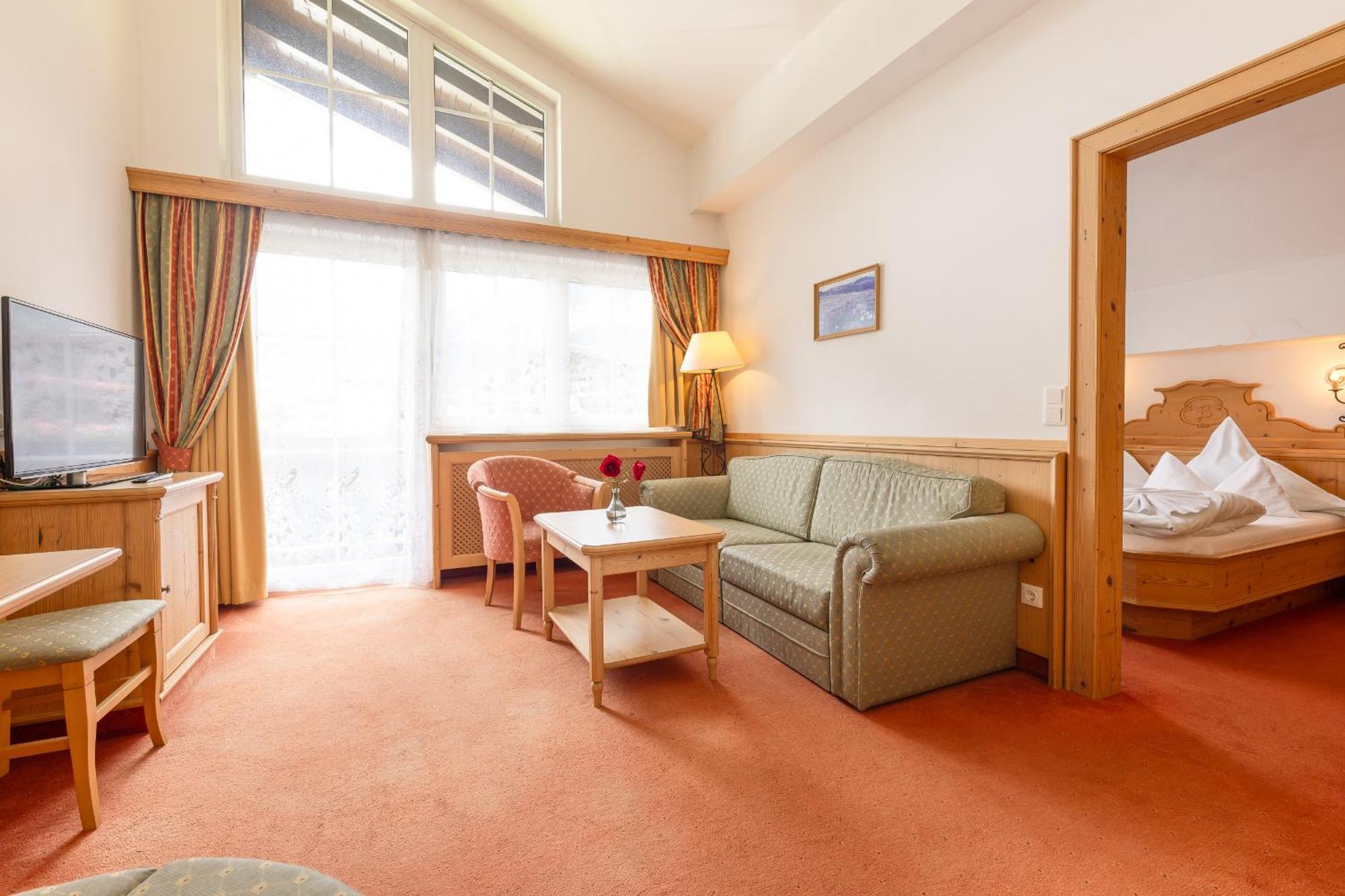 Hotel Berghof Нойщифт им Щубайтал Екстериор снимка