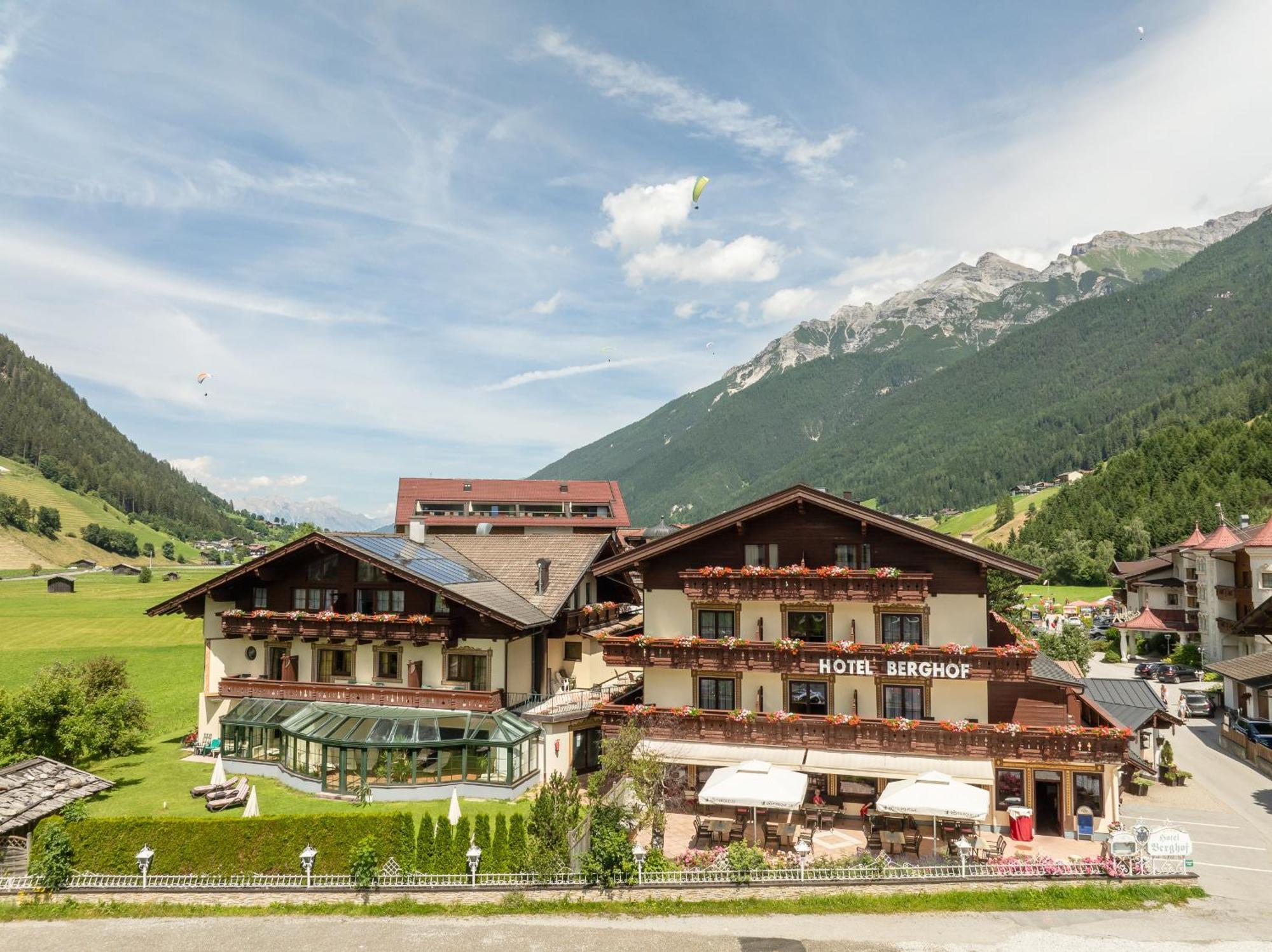 Hotel Berghof Нойщифт им Щубайтал Екстериор снимка