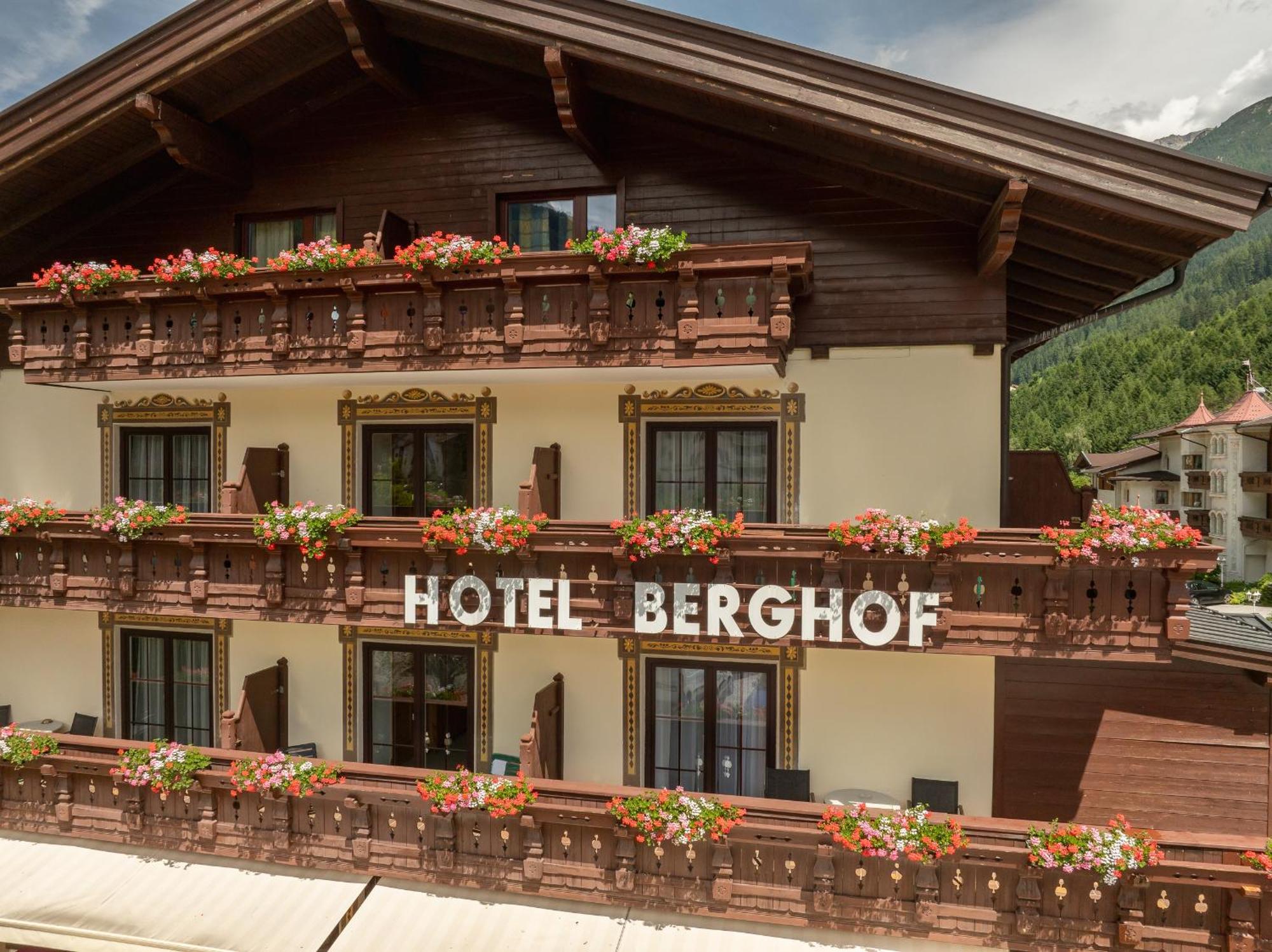 Hotel Berghof Нойщифт им Щубайтал Екстериор снимка