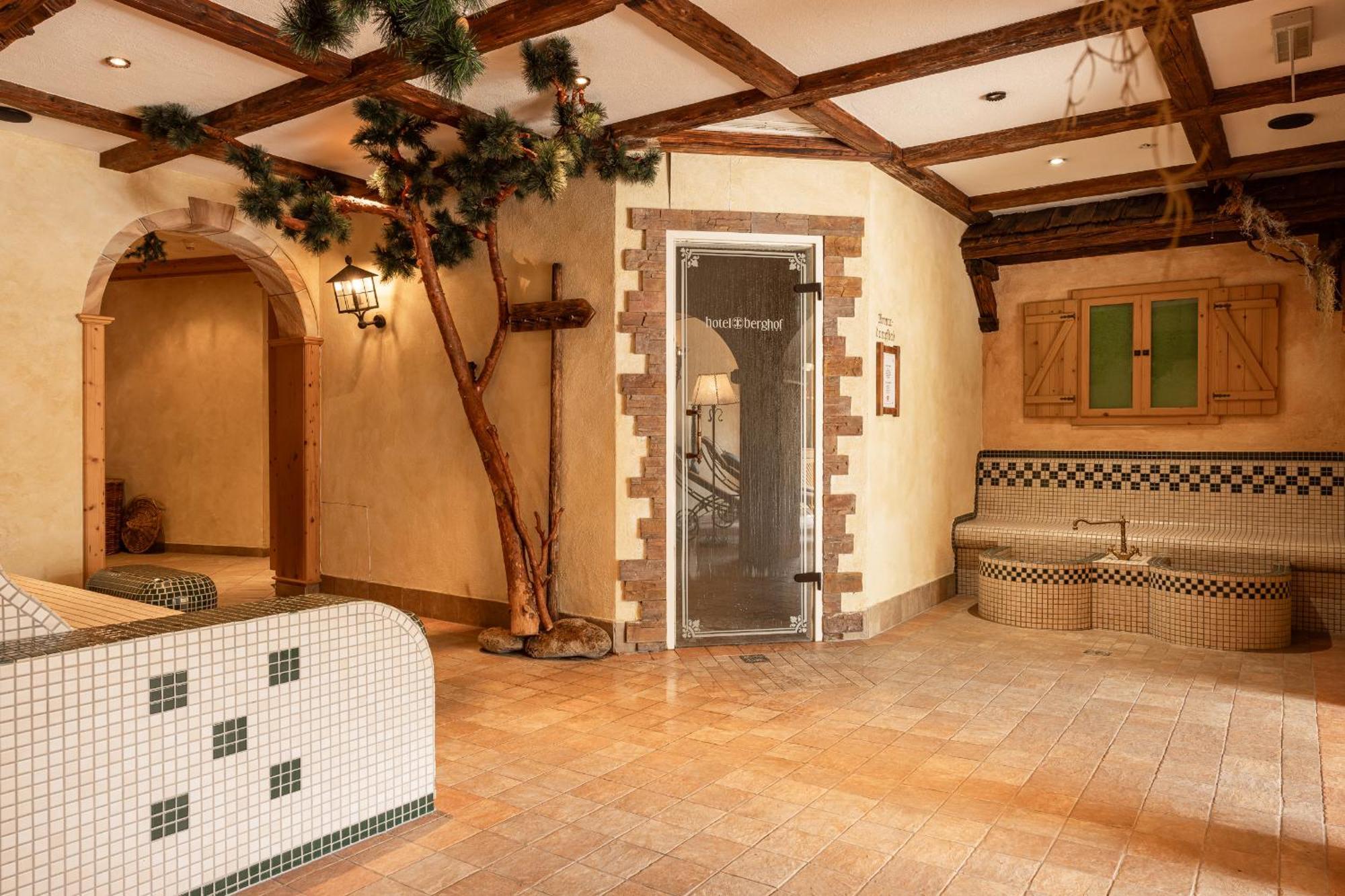 Hotel Berghof Нойщифт им Щубайтал Екстериор снимка