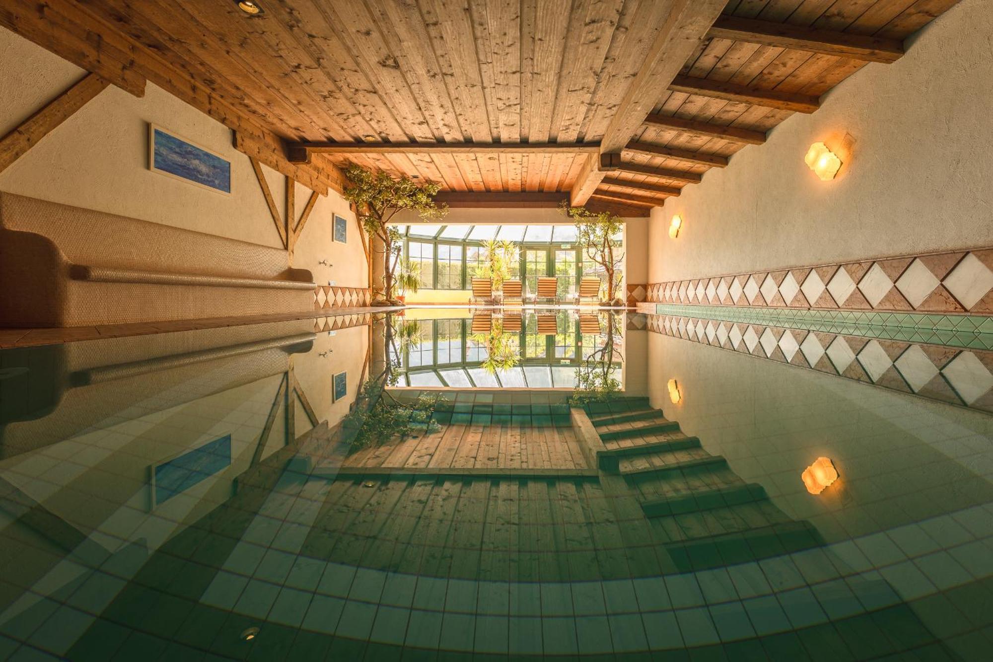 Hotel Berghof Нойщифт им Щубайтал Екстериор снимка