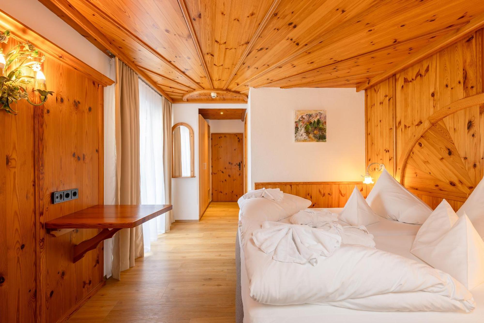 Hotel Berghof Нойщифт им Щубайтал Екстериор снимка