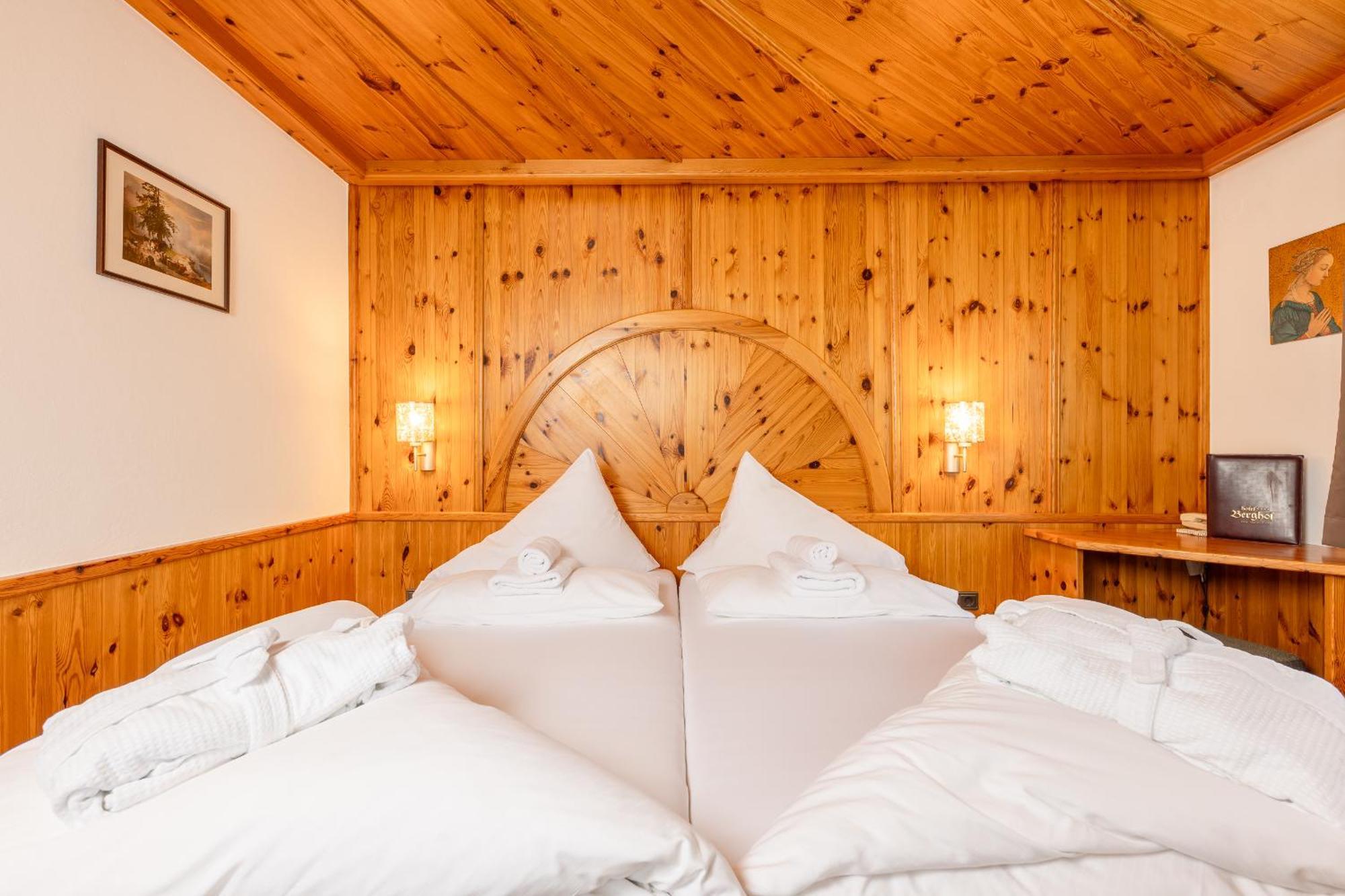 Hotel Berghof Нойщифт им Щубайтал Екстериор снимка