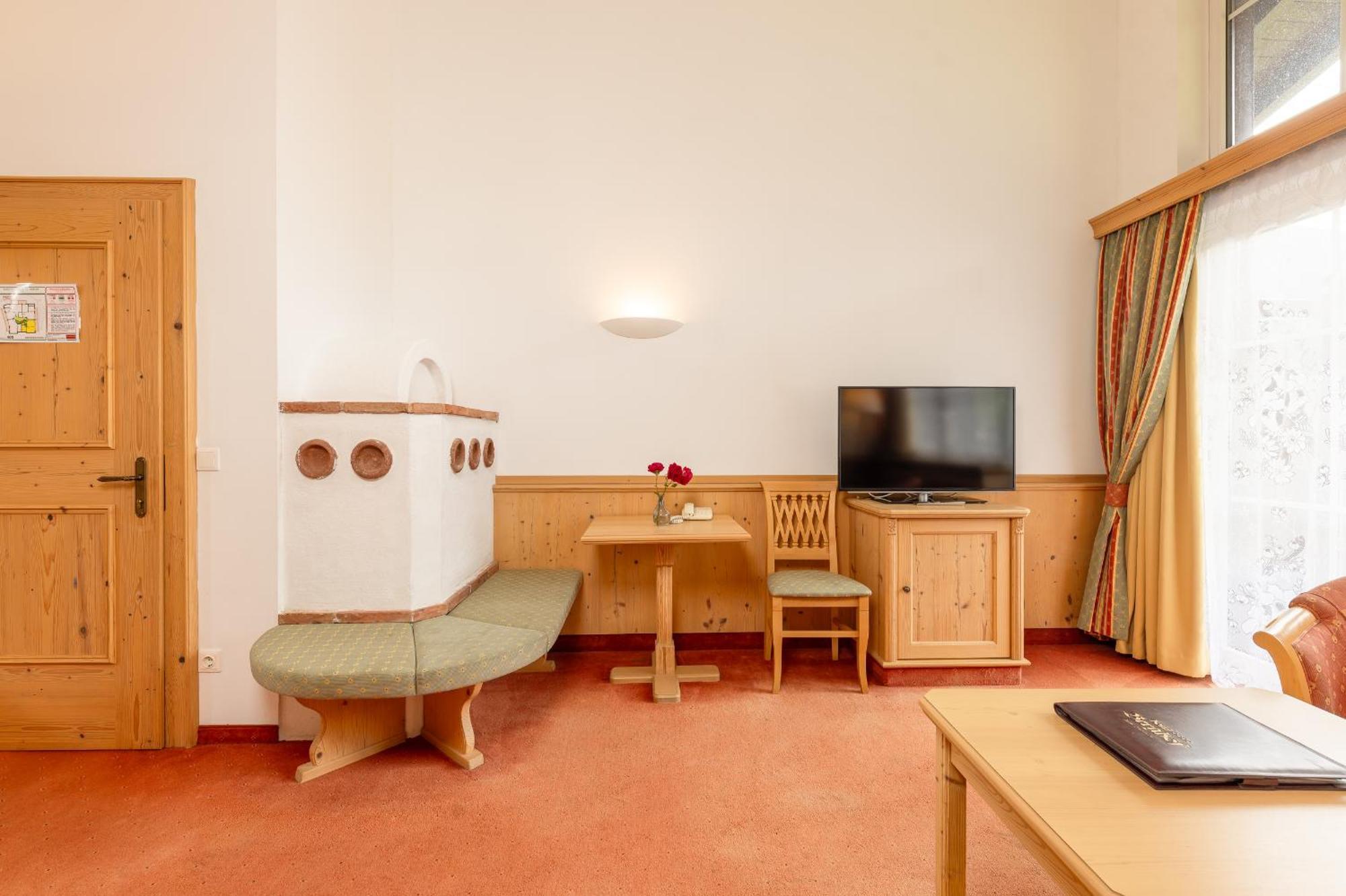 Hotel Berghof Нойщифт им Щубайтал Екстериор снимка