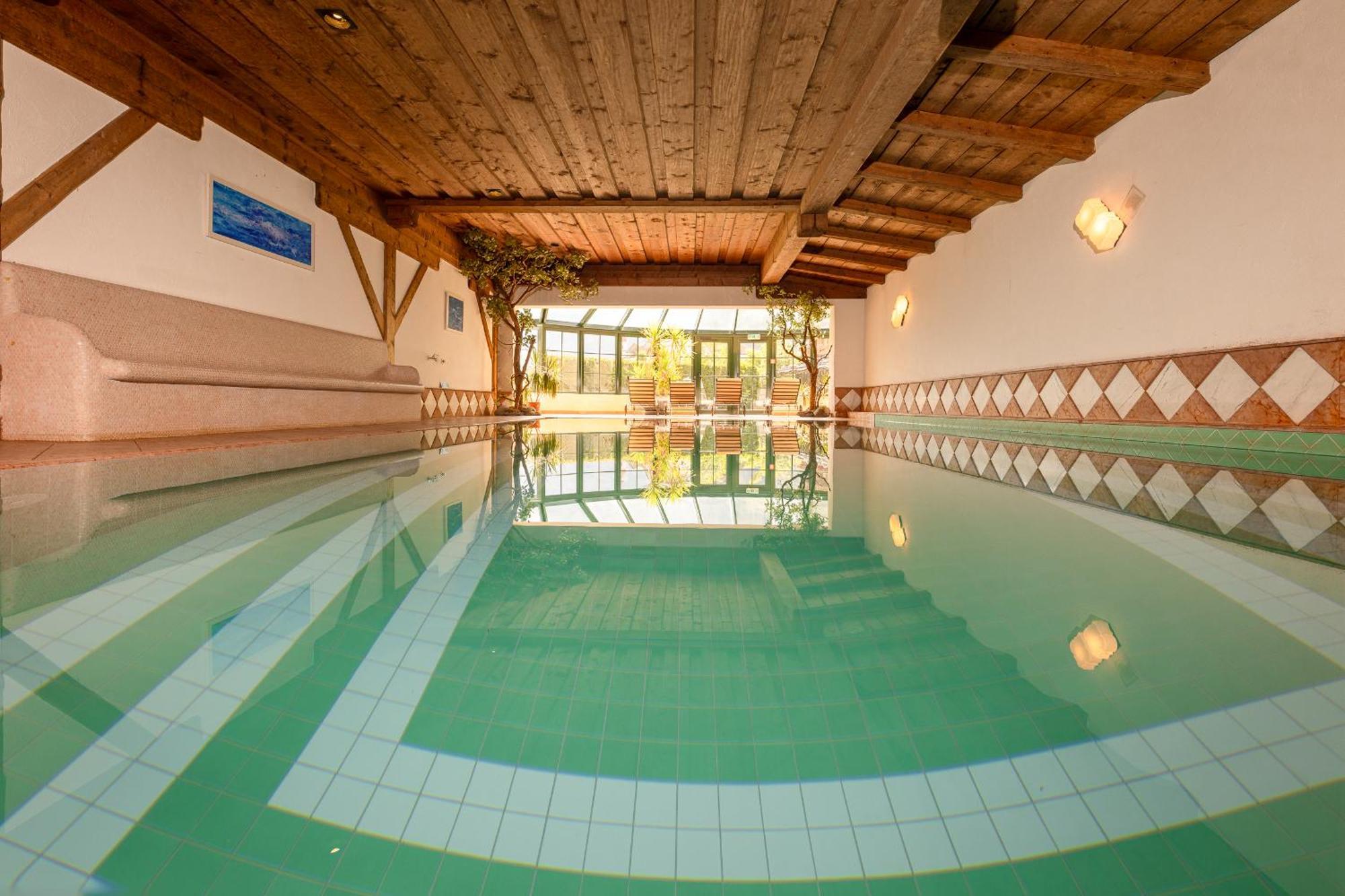 Hotel Berghof Нойщифт им Щубайтал Екстериор снимка