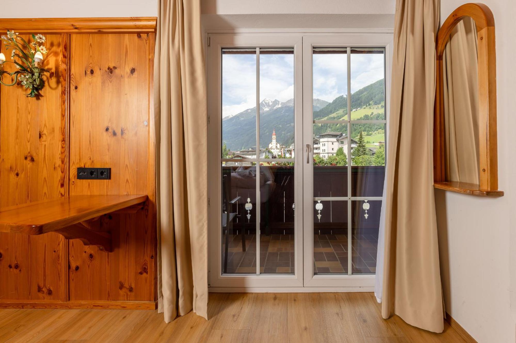 Hotel Berghof Нойщифт им Щубайтал Екстериор снимка