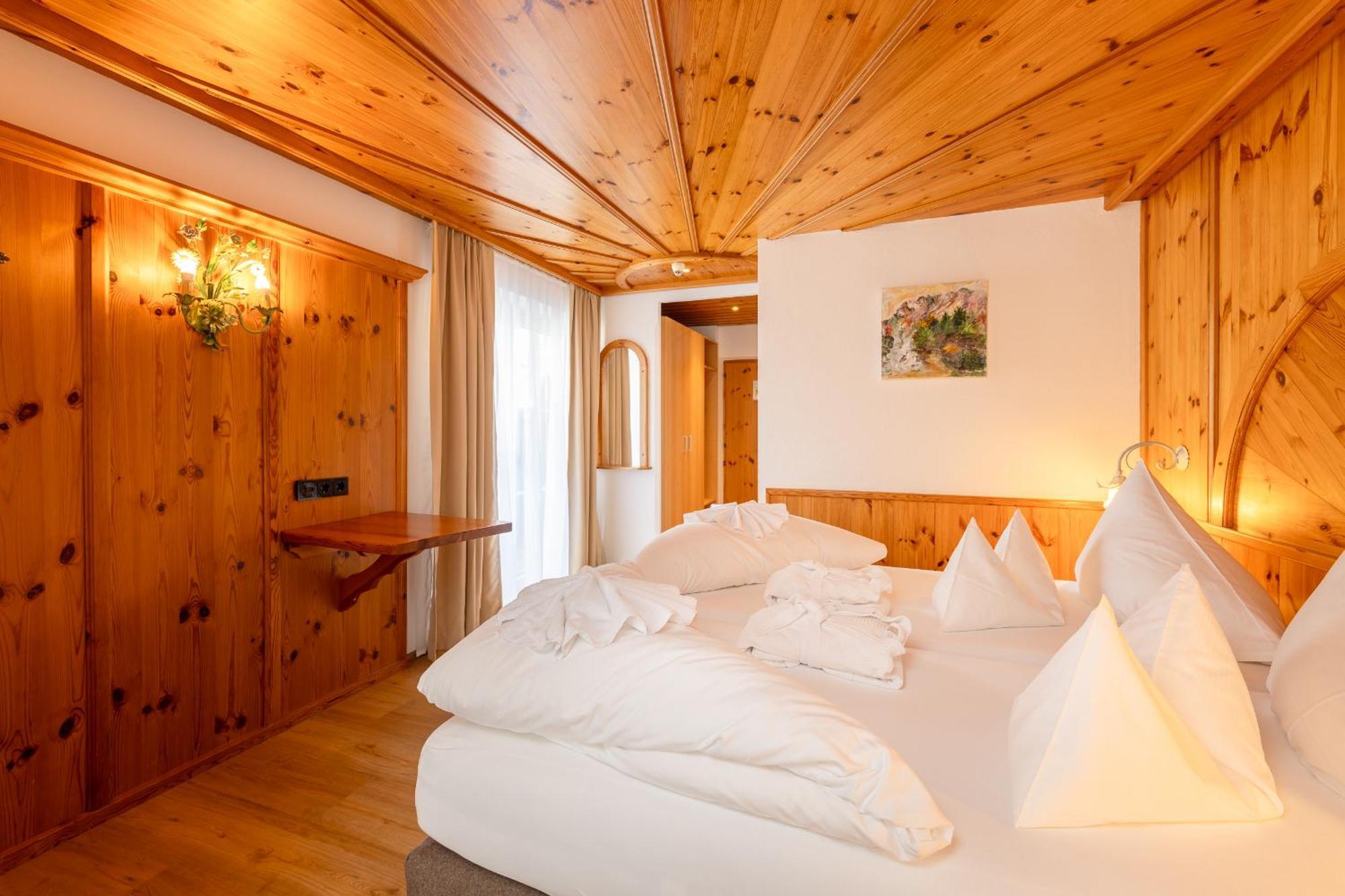 Hotel Berghof Нойщифт им Щубайтал Екстериор снимка