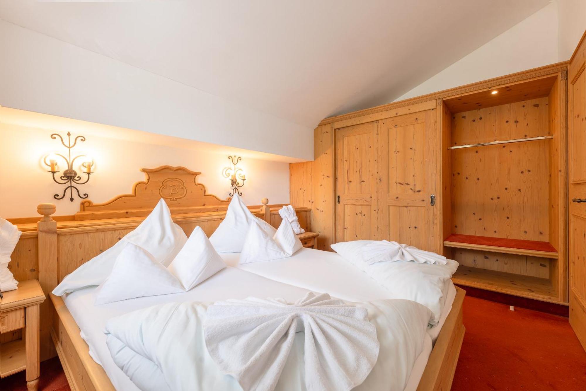 Hotel Berghof Нойщифт им Щубайтал Екстериор снимка