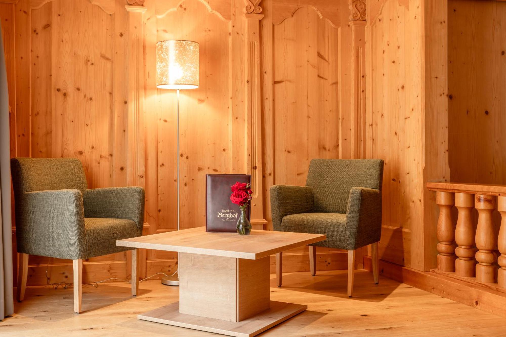 Hotel Berghof Нойщифт им Щубайтал Екстериор снимка