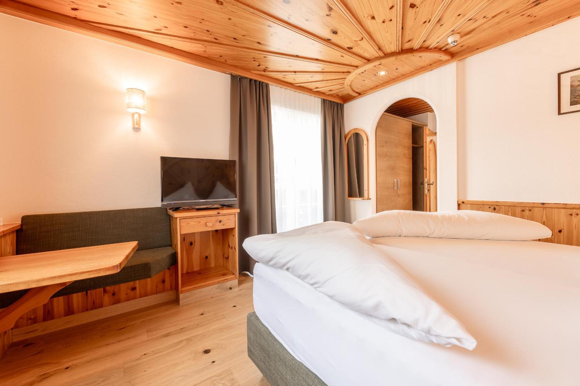 Hotel Berghof Нойщифт им Щубайтал Екстериор снимка