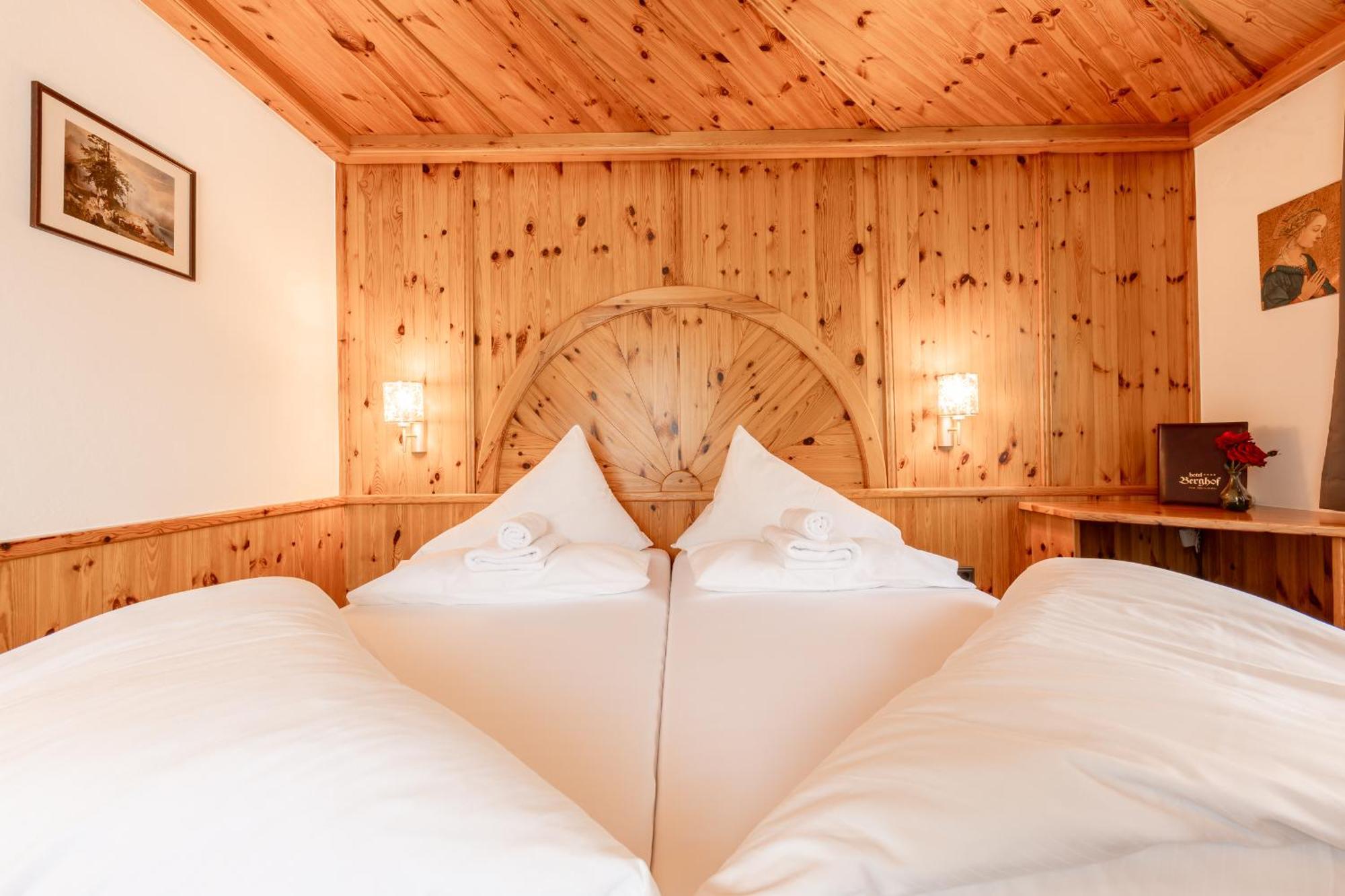 Hotel Berghof Нойщифт им Щубайтал Екстериор снимка
