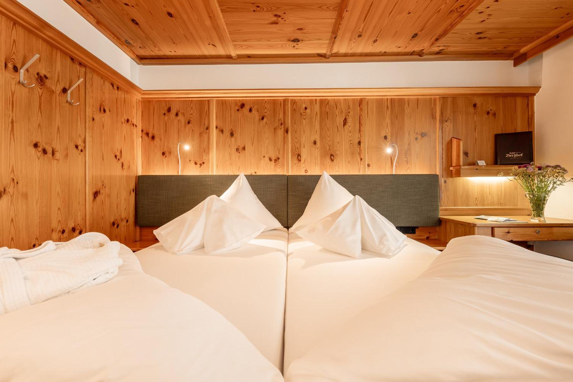 Hotel Berghof Нойщифт им Щубайтал Екстериор снимка